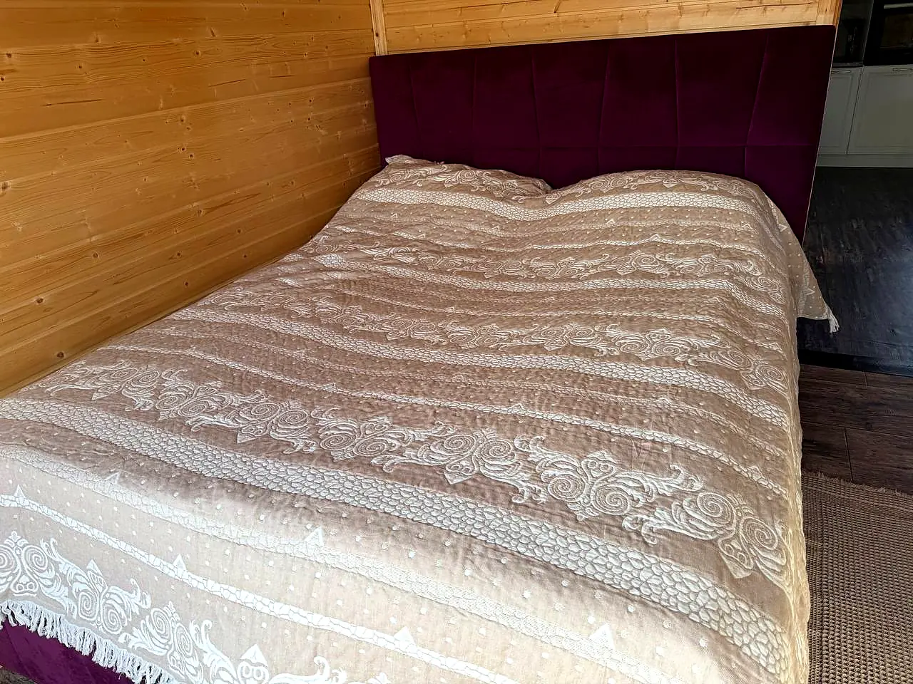 Первая спальня с двуспальной кроватью